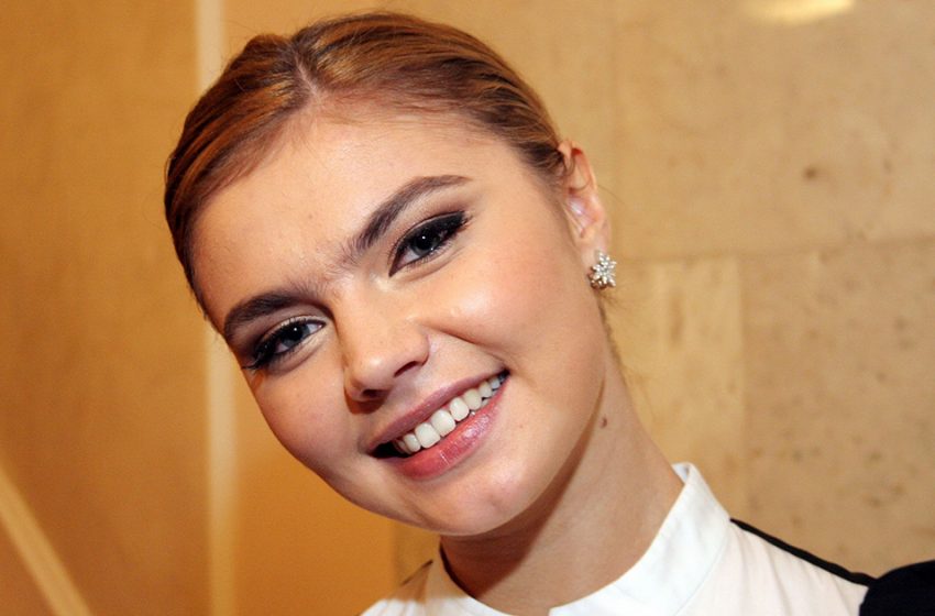  «Смените косметолога»: Одутловатое лицо Алина Кабаевой вызвало оторопь у ее поклонников