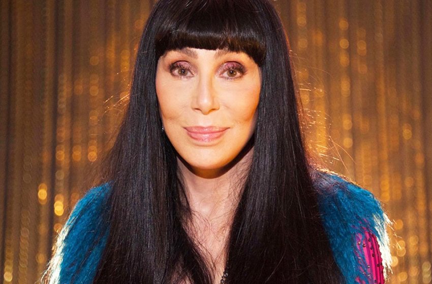  Los paparazzi mostraron a la legendaria Cher de 75 años sin maquillaje en vacaciones