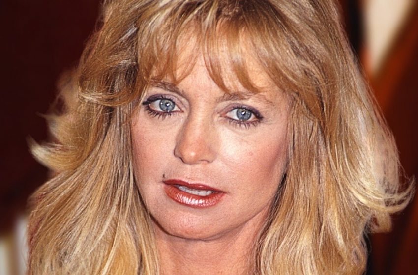  Rubia despeinada con botas de fieltro: cómo se ve en realidad Goldie Hawn, que se ha redibujado a sí misma