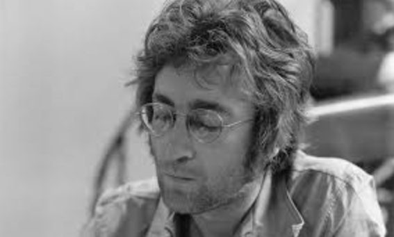  Los Beatles como uno de los más considerados, las bandas más influyentes y exitosas y John Lennon