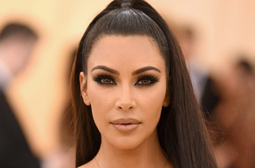  Kim Kardashian con un ‘vestido de princesa’ y zafiros apareció en el show de Dolce & Gabbana en Italia