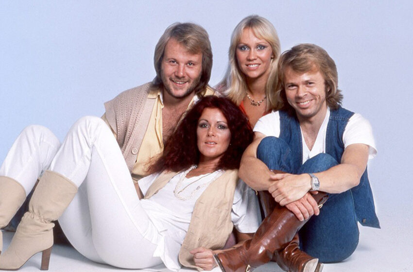  Los vocalistas de ABBA aparecieron juntos en público por primera vez en 36 años y esto es algo que debes ver.
