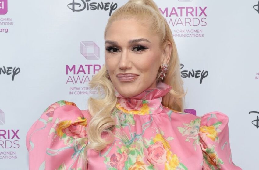  Gwen Stefani luce “vulgar” al usar “paños de cocina” mientras los fans reaccionan a su atuendo en la actualización de Instagram.