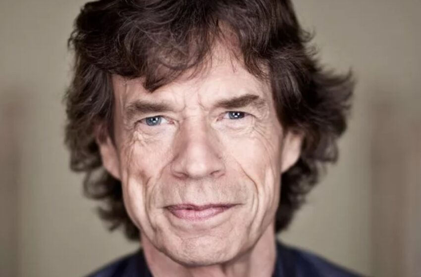  Mick Jagger se negó a reconocer a su hija birracial durante 9 años después de abandonar a su novia embarazada.