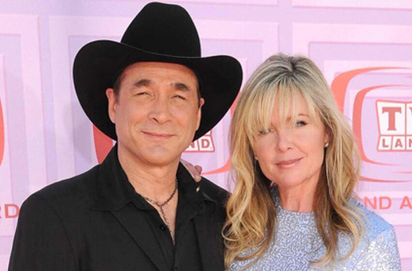  Lisa Hartman Black celebró su 67º cumpleaños y 31 años de matrimonio; su hija es su viva imagen.