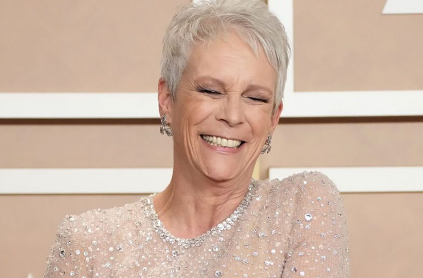  Jamie Lee Curtis desafía la edad a los 65 años mostrando sus piernas desnudas en pantalones cortos negros: “Eres verdaderamente una inspiración”.