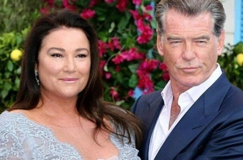  “Le prohibí hacerse cirugía plástica”. Los paparazzi mostraron a la esposa de Brosnan, de 100 kilogramos, en minifalda.