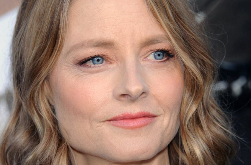  Jodie Foster supuestamente tenía la intención de revelar la identidad de su padre a sus hijos cuando alcanzaran los 21 años.