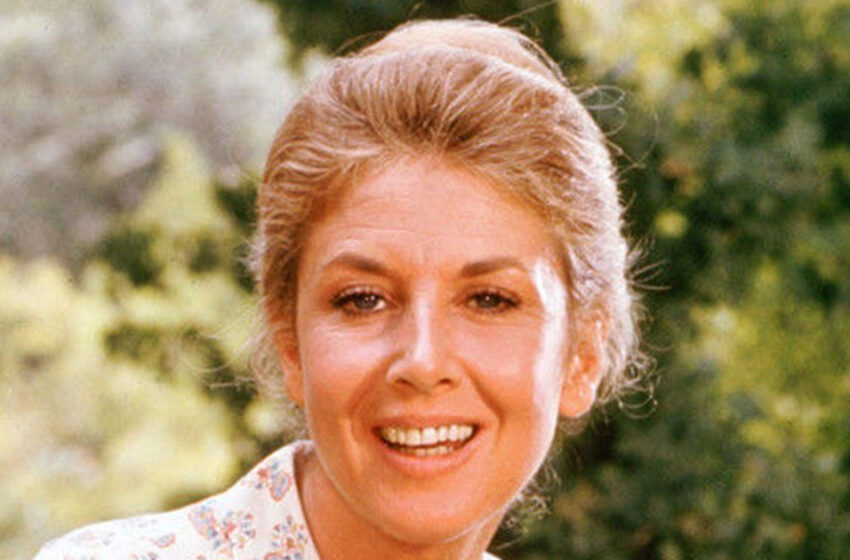  La estrella de “Los Waltons”, Michael Learned, reveló que ella y su esposo en la pantalla, Ralph Waite, estaban románticamente involucrados.