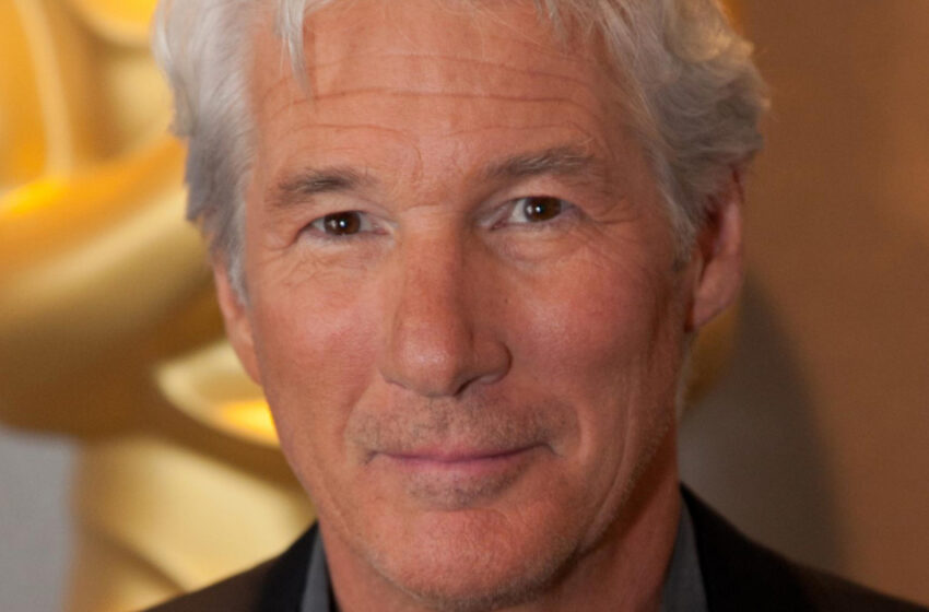  “Él es lo suficientemente joven para ser su nieta”: en las redes sociales discuten la foto de Richard Gere con su joven esposa