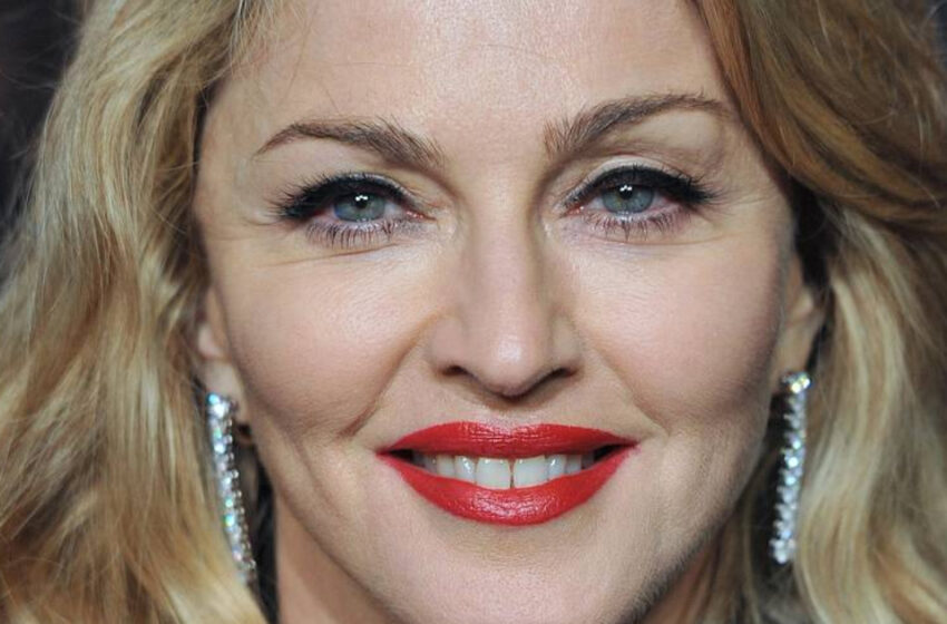  Ropa interior de encaje y nada más: el atuendo revelador de Madonna de 65 años sacudió al público