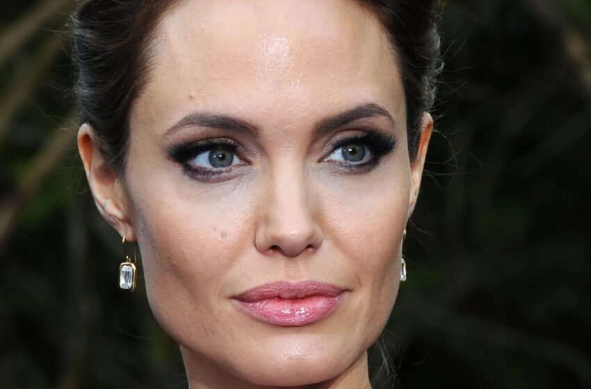  “Olvidó la ropa interior”: Angelina Jolie salió en público con un atuendo que dejó a todos boquiabiertos