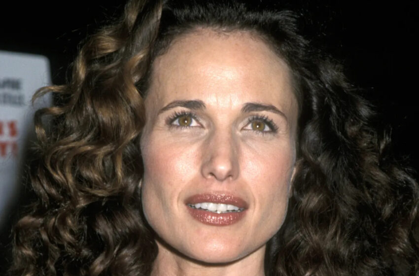 La estrella de ‘Cuatro Bodas y un Funeral’ Andie Macdowell es admirada por su envejecimiento en una nueva foto de reunión