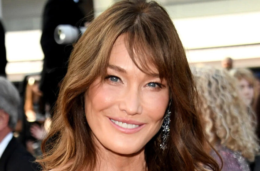  La supermodelo que no envejece: Carla Bruni, de 56 años, sorprendió a todos con su figura tonificada y su sonrisa juvenil