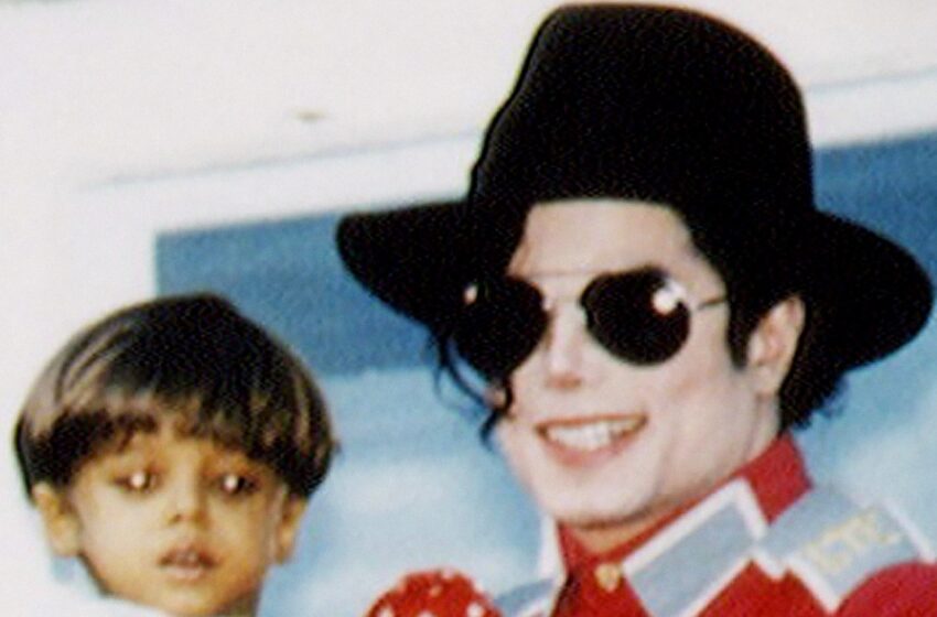  El hijo menor de Michael Jackson “Se parece mucho” a su padre y ya es “tan grande” en una rara foto familiar