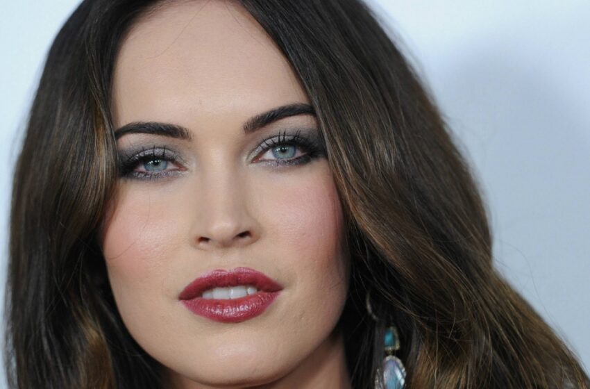  Megan Fox, de 37 años, deslumbra con un mini vestido de malla metálica transparente, encendiendo una discusión en línea