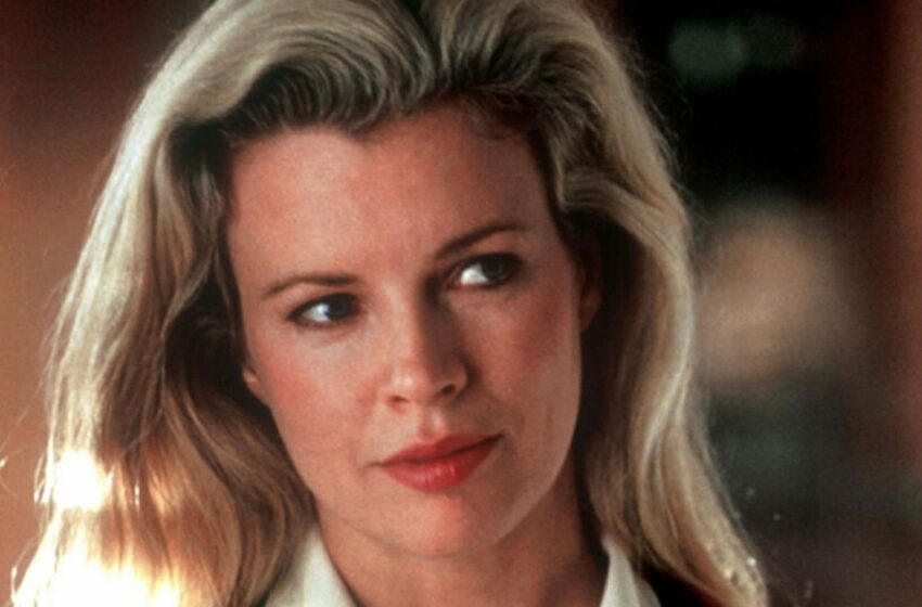  “Se esconde de la gente”: A los 70 años, Kim Basinger fue vista en público por primera vez en un año, la estrella es irreconocible