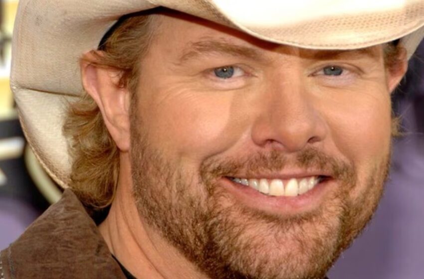  “Solo uno de sus ‘Grandes Hijos’ Siguió Sus Pasos”: ¡Las Fotos Familiares de Toby Keith Impresionaron a Sus Fans!