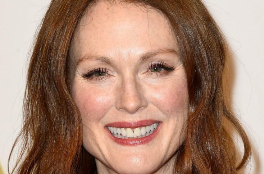  Madre e hija son como hermanas gemelas: ¡Julianne Moore y su hija de 21 años comparten un parecido tan fuerte que es asombroso!