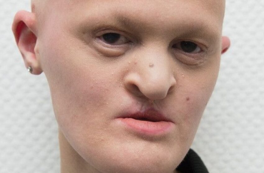 “Luce pelucas brillantes y mini faldas”: ¡Una modelo con una apariencia “extraordinaria” mostró una foto de su vida cotidiana!
