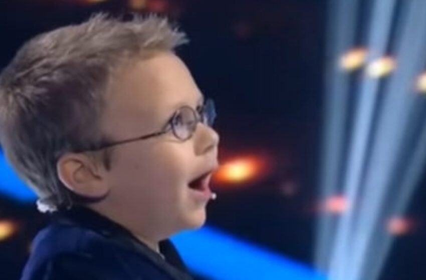  Un participante de 7 años de “American Idol”: Un pianista ciego interpretó “Bohemian Rhapsody”, impresionando grandemente a la audiencia.