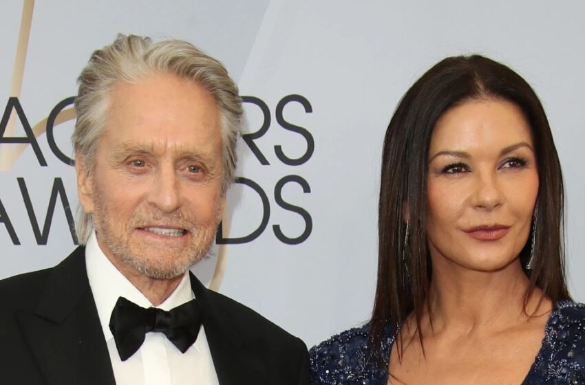  Algunas Fotos de Archivo de la Estrella: Katherine Zeta-Jones Compartió Fotos de “Beso” con Michael Douglas de 79 Años