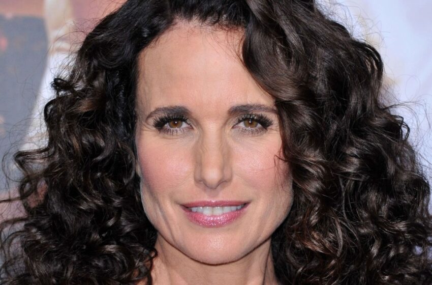  “La misma sonrisa amable y ojos bonitos”: ¡Andie MacDowell apareció en el estreno con su hija de 29 años, Margaret Qualley!