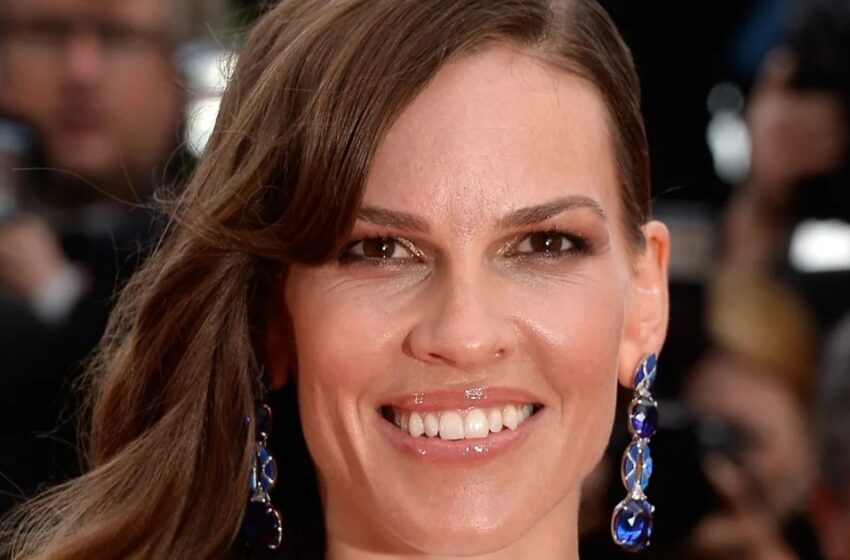 “¡Una sorpresa tan agradable!”: Hilary Swank, de 49 años, mostró por primera vez a sus adorables gemelos