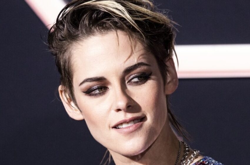 “Prácticamente desnuda”: Kristen Stewart apareció en la alfombra roja con un atuendo extremadamente vergonzoso