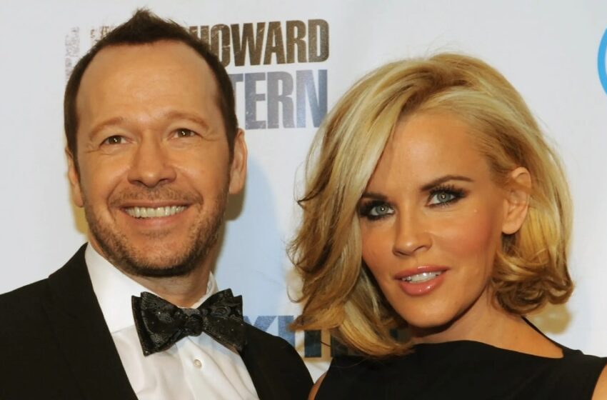  “Dentro de la mansión familiar de la pareja de estrellas”: La esposa de Donnie Wahlberg demostró la renovación de su dormitorio