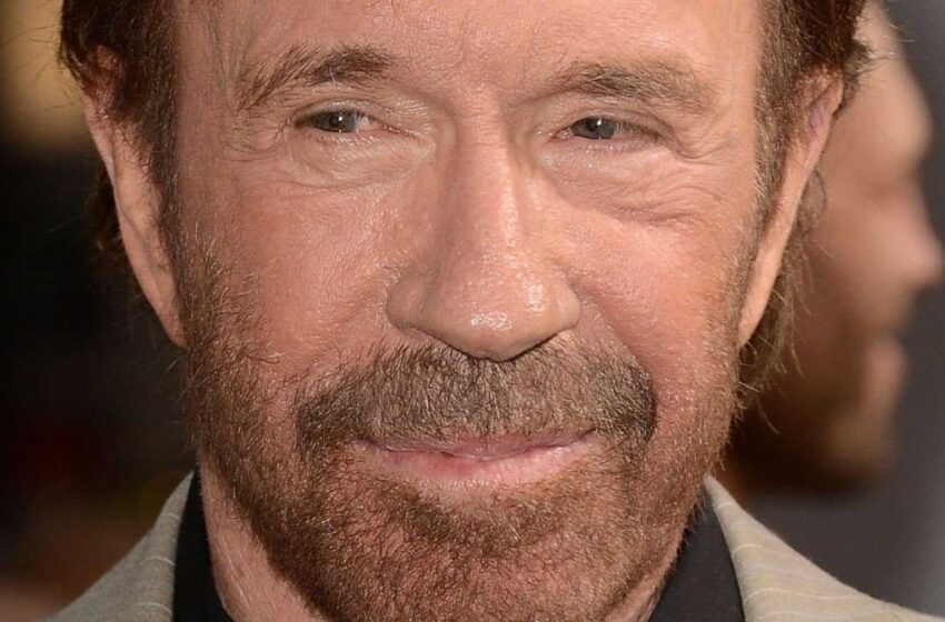  Chuck Norris, de 84 años, es un esposo atento para su esposa enferma. ¿Cómo luce la gran mansión de la pareja?