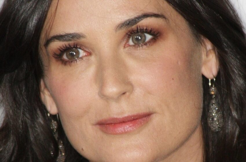  “Celulitis y manchas de la edad”: ¡Paparazzi compartieron fotos de vacaciones de Demi Moore de 59 años sin Photoshop ni retoques!