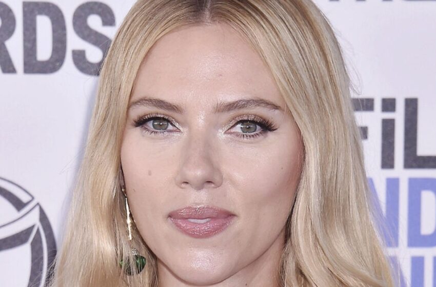  “En lencería de antaño”: Scarlett Johansson ha ganado peso que afectó su figura impecable. ¡Los paparazzi compartieron sus fotos de vacaciones!