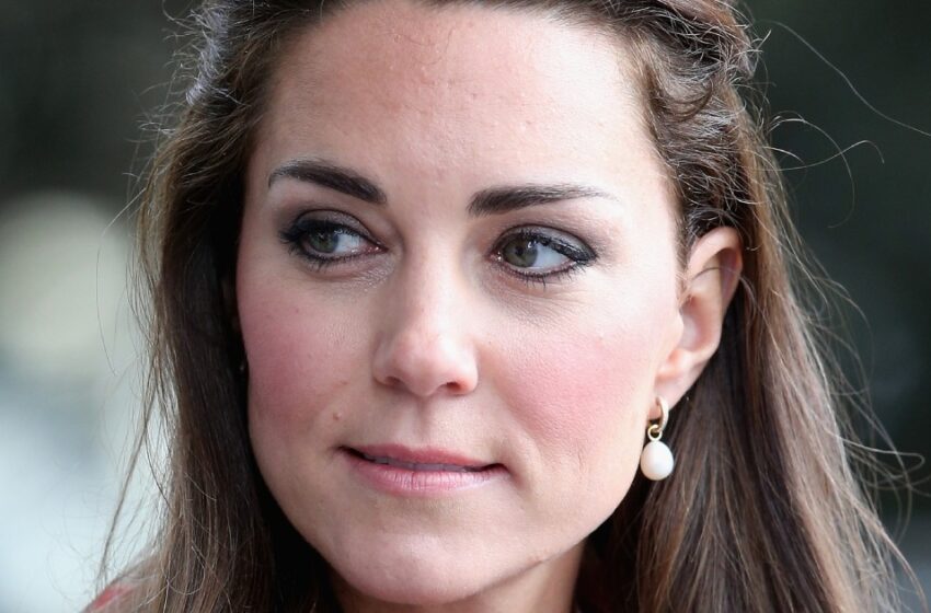  “La gente reza por la pronta recuperación de Kate Middleton”: La Duquesa de Cambridge compartió su primera foto después de anunciar públicamente su terrible diagnóstico – ¡cáncer!