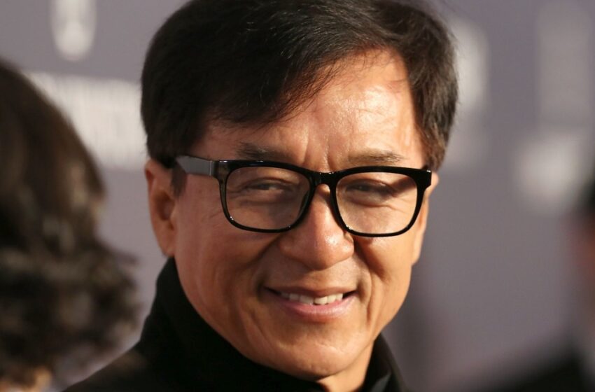  Un Nuevo Look Del Astro Antes De Su 70 Cumpleaños: ¡Las Fotos Recientes De Jackie Chan Causaron Sensación Entre Los Fans!