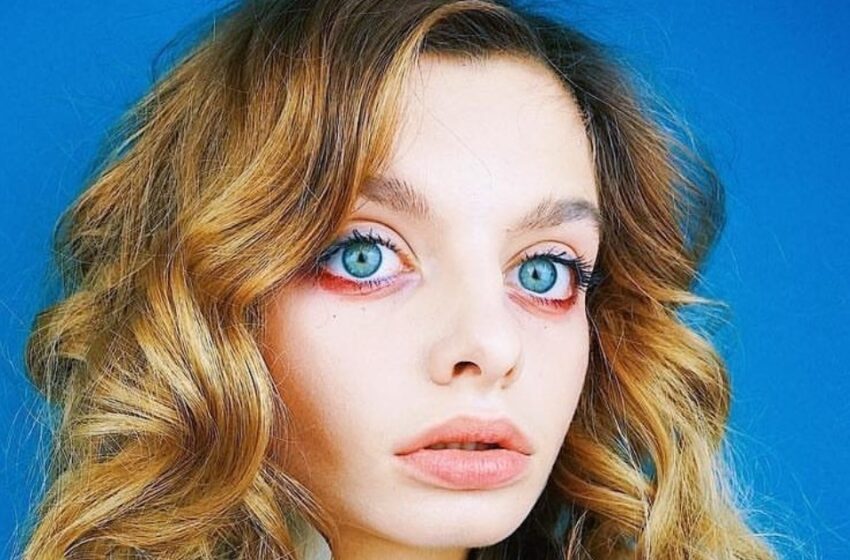 “Ojos Azules Grandes y Labios Carnosos”: ¡Las Fotos de una Joven Ucraniana Única se Están Difundiendo por Toda la Red!