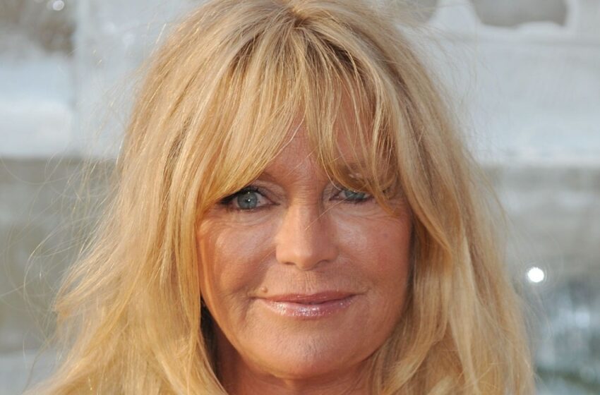 “¿Plástico nuevo o qué?”: ¡Goldie Hawn de 77 años lucía tan agradable y fresca en el video recientemente publicado!