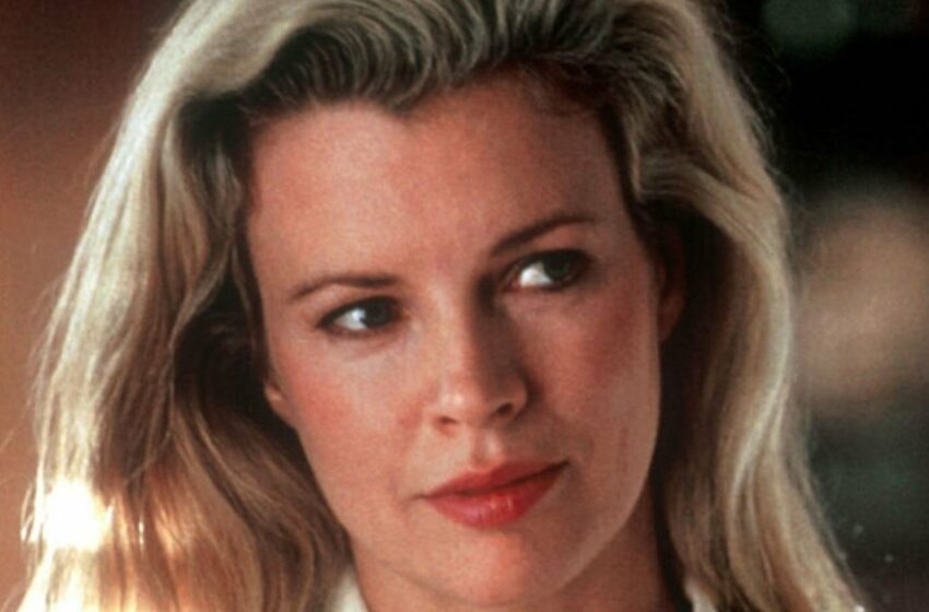  “Su Rostro Parece Una Máscara de Plástico”: Kim Basinger Se Volvió Irreconocible Después de Usar Rellenos