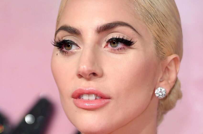  “¿Es Realmente Lady Gaga?” ¡La Estrella Ha Compartido una Nueva Foto sin Maquillaje y Ha Dejado a los Fans Sorprendidos con su Belleza Natural!