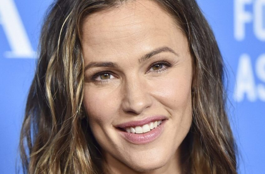  “Falleció Rodeado de sus Familiares y Amigos”: ¡Jennifer Garner Lamenta la Pérdida de su Padre!