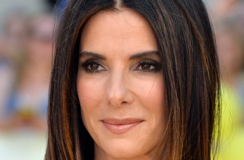  “Capturan a Sandra Bullock, de 59 años, con sus dos hijos durante un paseo familiar: ¿Cómo lucen los herederos adultos de la estrella ahora?”