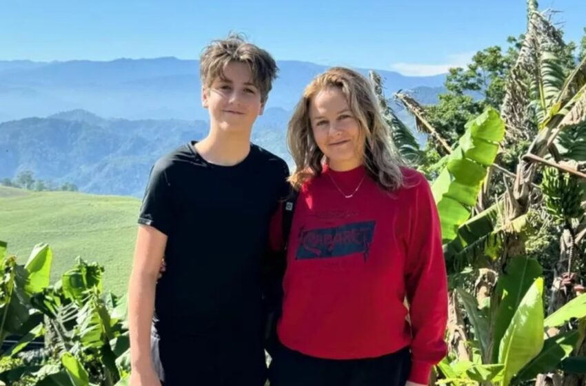 “Parecen dos gotas de agua”: Alicia Silverstone mostró a su hijo de 12 años en unas vacaciones en Costa Rica