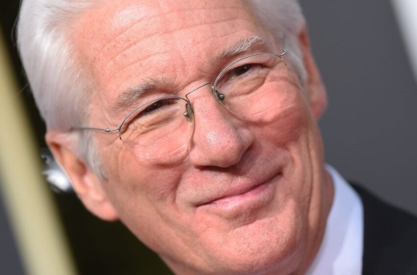  “Ella tiene 33 años menos que su esposo famoso”: ¡La joven esposa de Richard Gere llamó la atención en un reciente evento público en Nueva York!