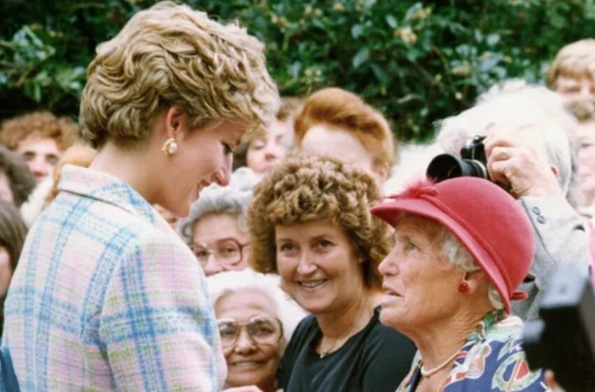 Una verdadera copia de Lady Di sorprende a la gente en la calle: ¿Quién es esta chica y cómo luce?