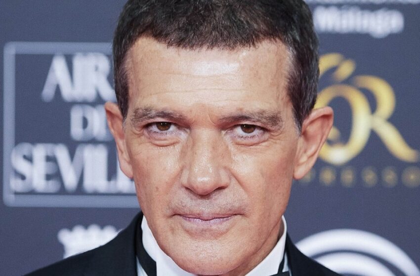  “Una belleza delgada de ojos azules”: ¡Antonio Banderas, de 63 años, compartió una foto rara con su hija de 27 años!