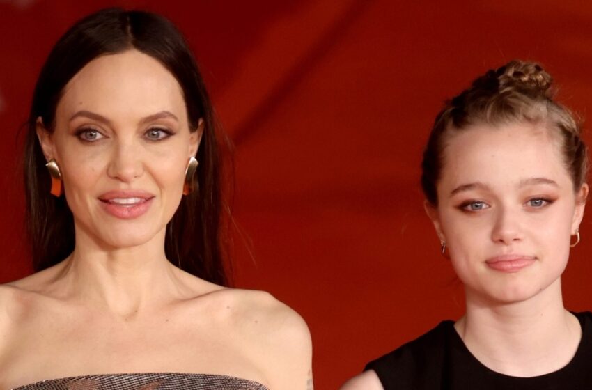  “Los Ojos y Rasgos Faciales de Mamá”: ¡La hija de Angelina Jolie y Brad Pitt, de 15 años, hizo una rara aparición pública!