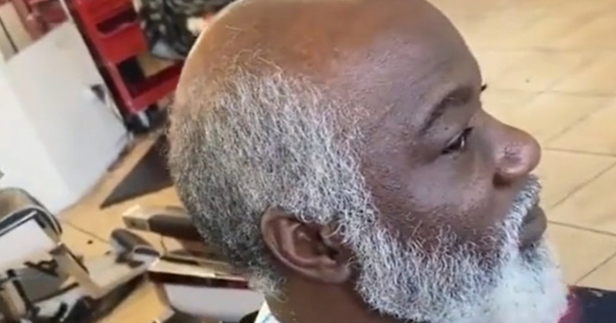 “Una increíble transformación de un abuelo de 70 años”: ¡El peluquero transformó al anciano en un hombre joven y guapo!