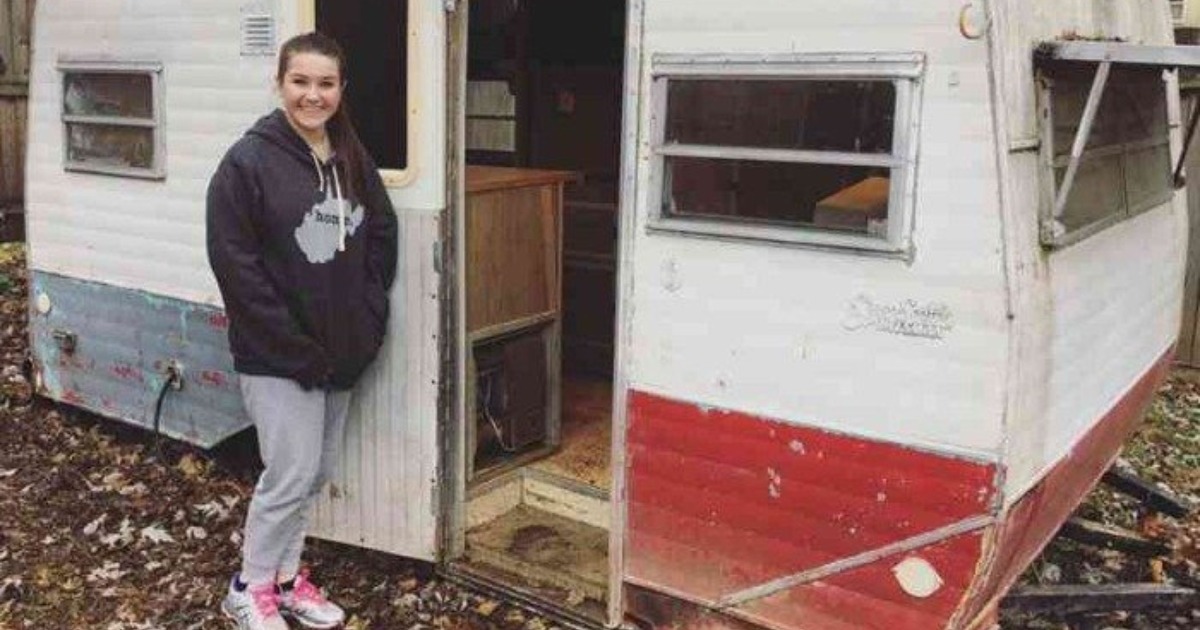 Una chica de 14 años compró una furgoneta en mal estado por $200 y la restauró: ¡El resultado de la restauración superó todas las expectativas!