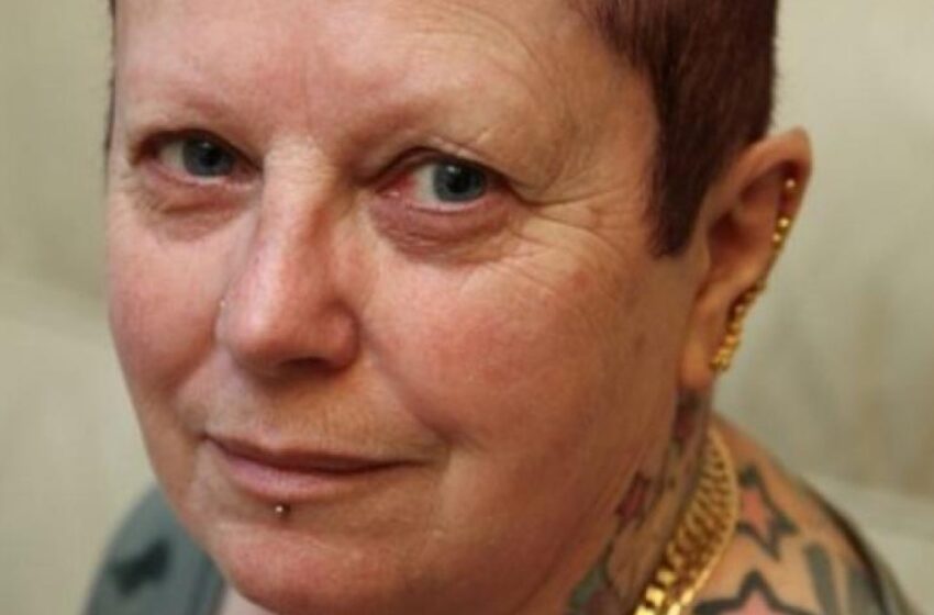 “Ella se hizo su primer tatuaje a los 15 años”: ¿Cómo luce ahora una mujer mayor con 286 tatuajes?