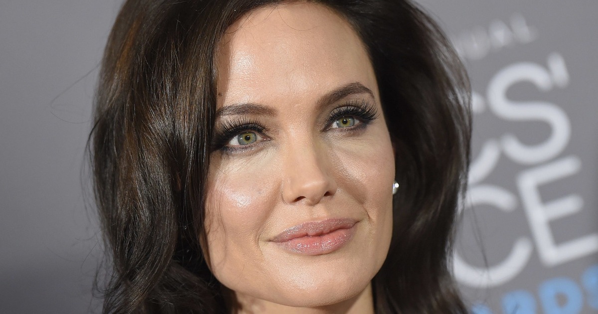 “¿Qué le pasaba a la estrella?”: La apariencia extraña reciente de Angelina Jolie en el estreno de Broadway de su musical desató muchas discusiones